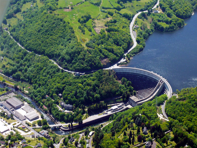 Barrage de Bort les Orgues - Copyright Studio Plume et Eau