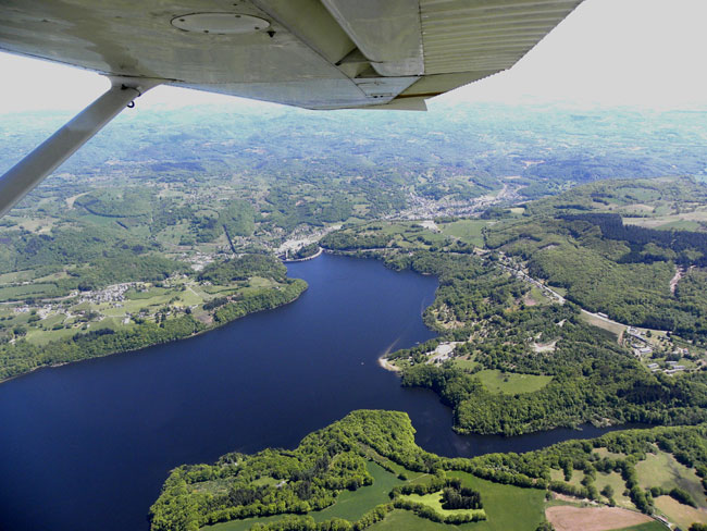 Lac de Bort les Orgues - Copyright Studio Plume et Eau